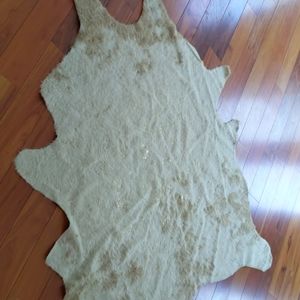 Ivory and gold faux cowhide rug 5x6.6